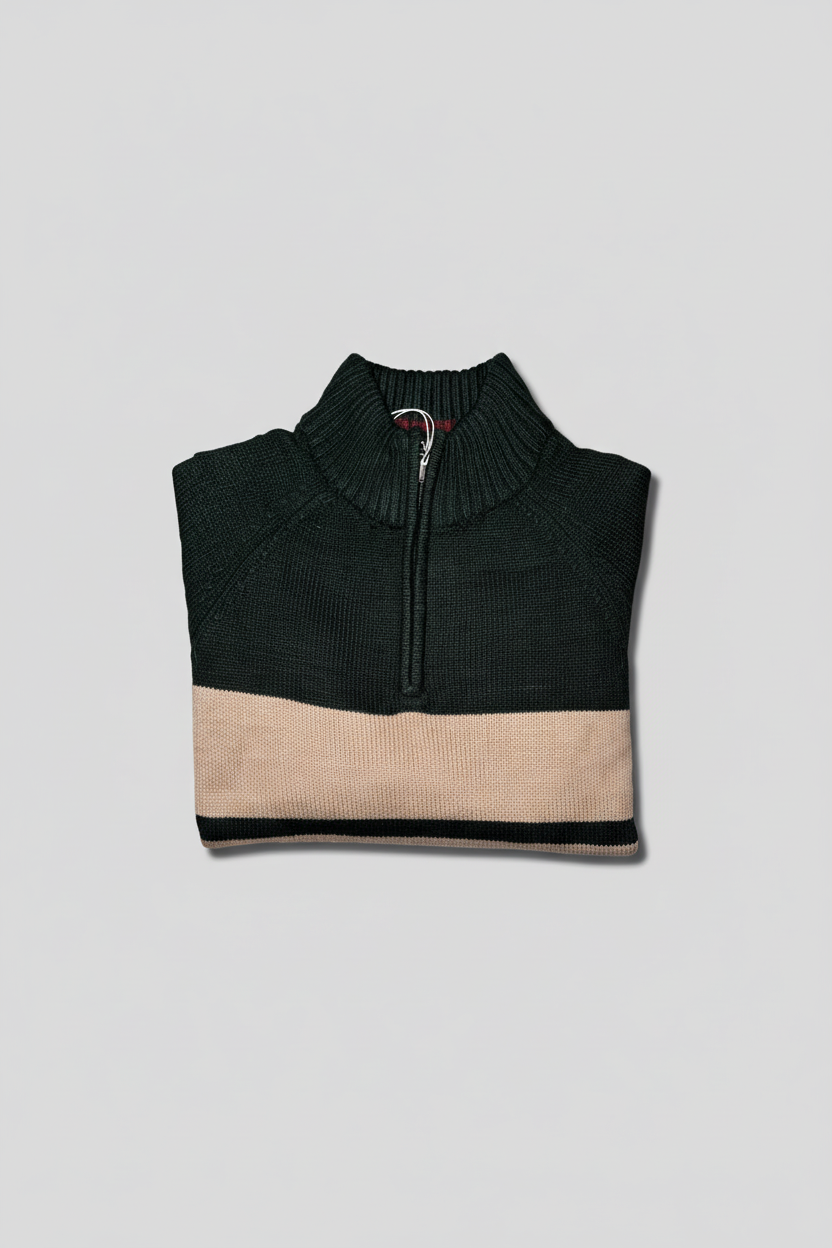 Maglione verde beige piegato 1