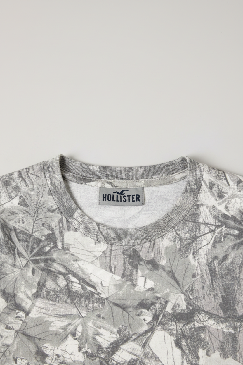 T-shirt corta con taglio squadrato e motivo mimetico